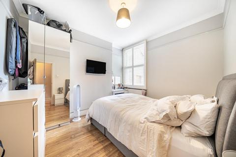 60 Avarn Road, London, SW17 9HA