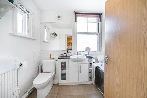 60 Avarn Road, London, SW17 9HA