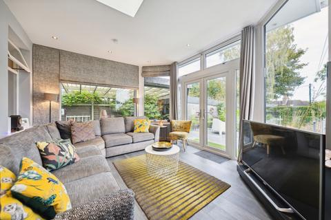 18 Cartsbridge Road, Clarkston, Glasgow, G76 8DH