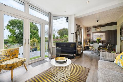 18 Cartsbridge Road, Clarkston, Glasgow, G76 8DH