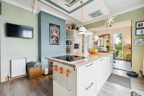 18 Cartsbridge Road, Clarkston, Glasgow, G76 8DH