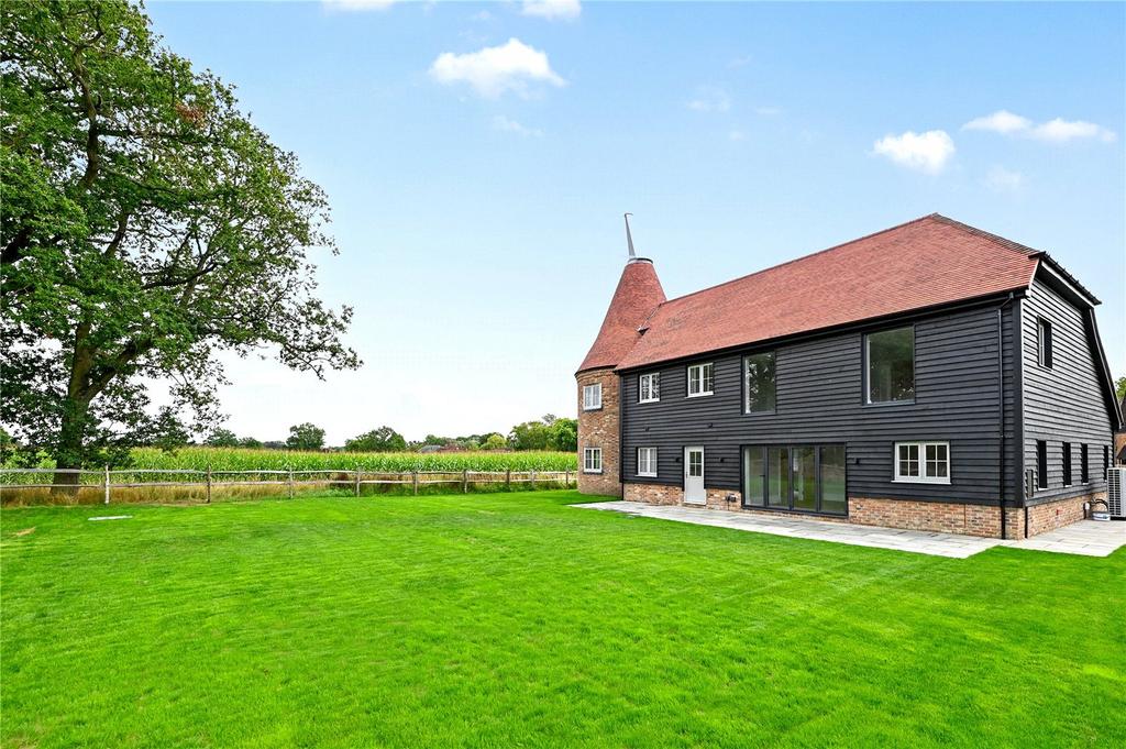 Four Oaks Road, Headcorn 4 bed detached house to rent £3,750 pcm (£