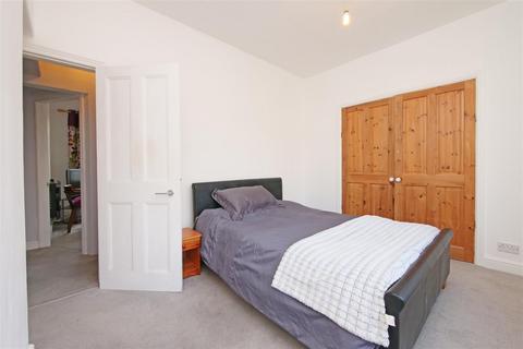 2 bedroom end of terrace house for sale, Finsbury Street, South Bank