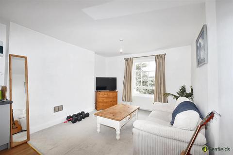 2 bedroom apartment to rent, Nelson Place, Ryde, PO33 2ET