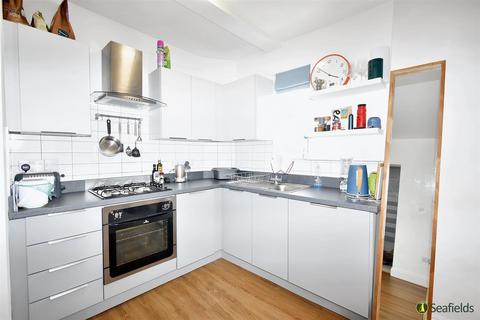 2 bedroom apartment to rent, Nelson Place, Ryde, PO33 2ET