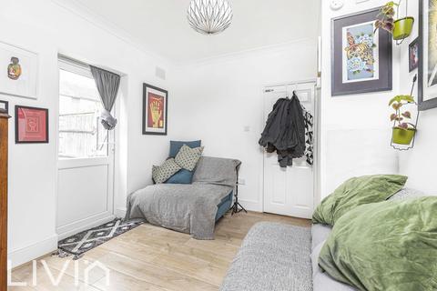 2 bedroom flat for sale, Cross Road, Croydon CR0