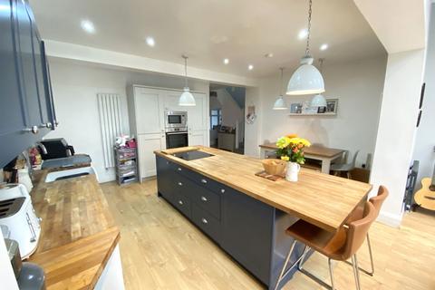 21 Church Road, Shaw, Oldham, OL2 7AT