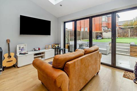 21 Church Road, Shaw, Oldham, OL2 7AT