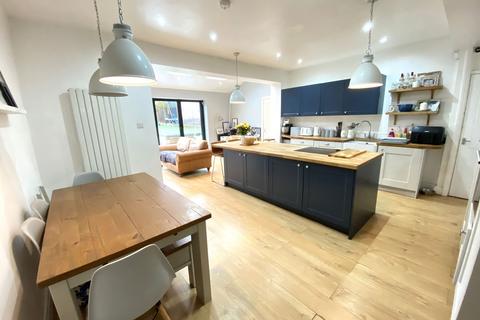 21 Church Road, Shaw, Oldham, OL2 7AT