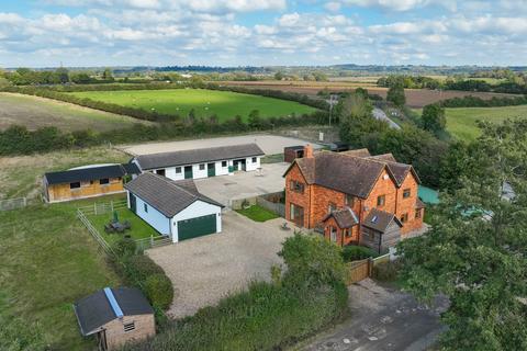 4 bedroom equestrian property for sale, Aylesbury Road, Buckingham MK18