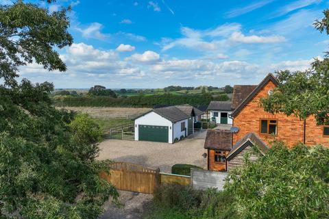 4 bedroom equestrian property for sale, Aylesbury Road, Buckingham MK18