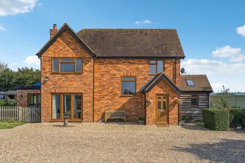 4 bedroom equestrian property for sale, Aylesbury Road, Buckingham MK18