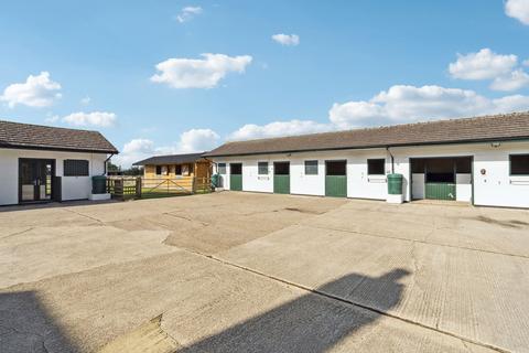 4 bedroom equestrian property for sale, Aylesbury Road, Buckingham MK18