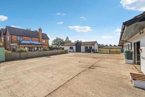 4 bedroom equestrian property for sale, Aylesbury Road, Buckingham MK18