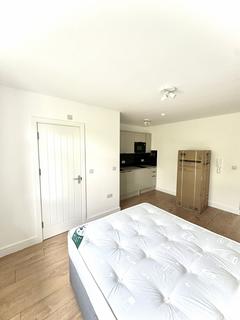 Studio to rent, Colney Hatch Lane, N10