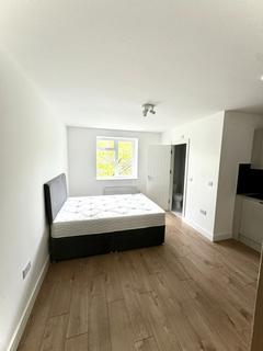 Studio to rent, Colney Hatch Lane, N10