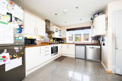 4 bedroom semi-detached house for sale, Redwood Avenue, Reading RG5