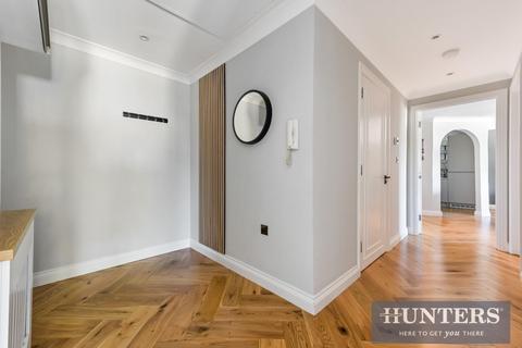 2 bedroom flat for sale, Dominion Close, Hounslow