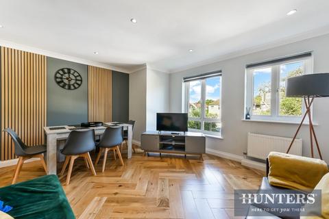 2 bedroom flat for sale, Dominion Close, Hounslow