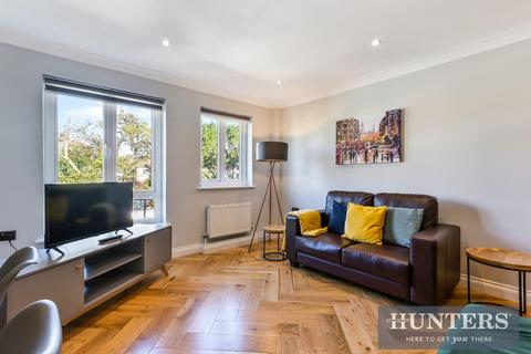 2 bedroom flat for sale, Dominion Close, Hounslow