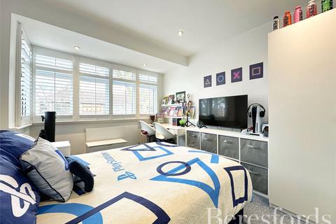 4 Tennyson Way, Hornchurch, RM12 4BU