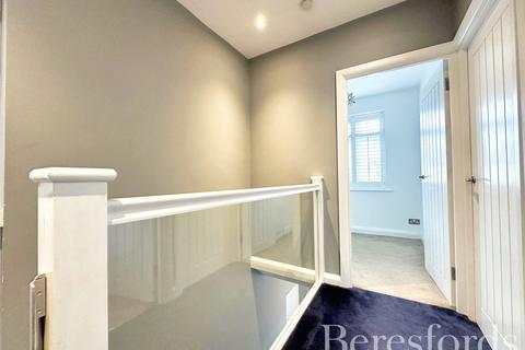 4 Tennyson Way, Hornchurch, RM12 4BU