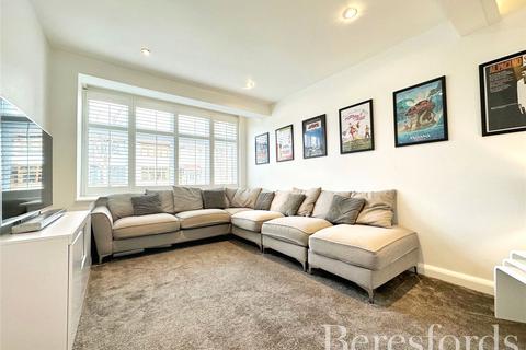 4 Tennyson Way, Hornchurch, RM12 4BU