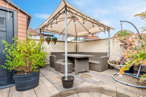 5 Whitton Manor Road, Isleworth, TW7 7NL