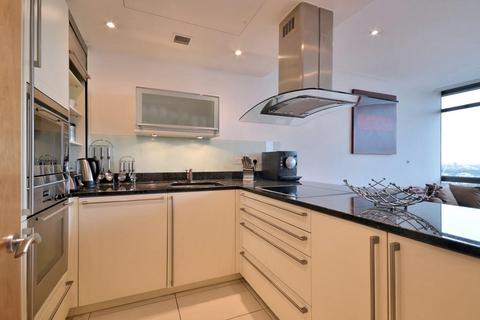 2 bedroom flat to rent, No 1 West India Quay, 26 Hertsmere Road, London, E14