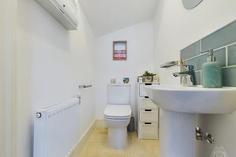 3 Vanette Way, South Ockendon, RM15 5GQ