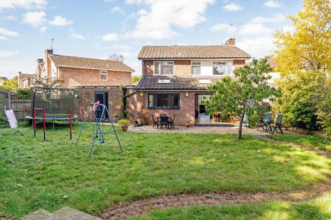 46 North Acre, Banstead, SM7 2EG
