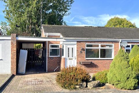 2 bedroom semi-detached bungalow for sale, Grassington Avenue, Warwick