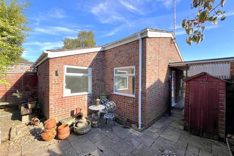 2 bedroom semi-detached bungalow for sale, Grassington Avenue, Warwick