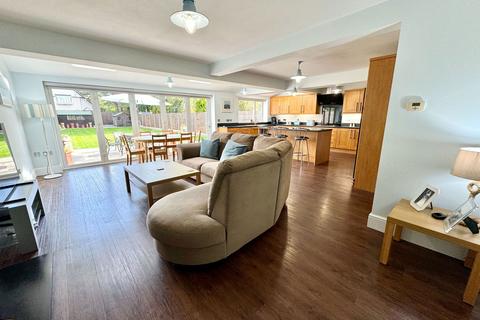 32 Cambridge Avenue, Solihull, B91 1QE