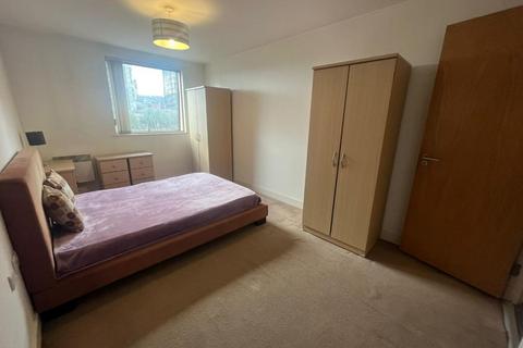 2 bedroom apartment to rent, Vallea Court, Red Bank, Manchester