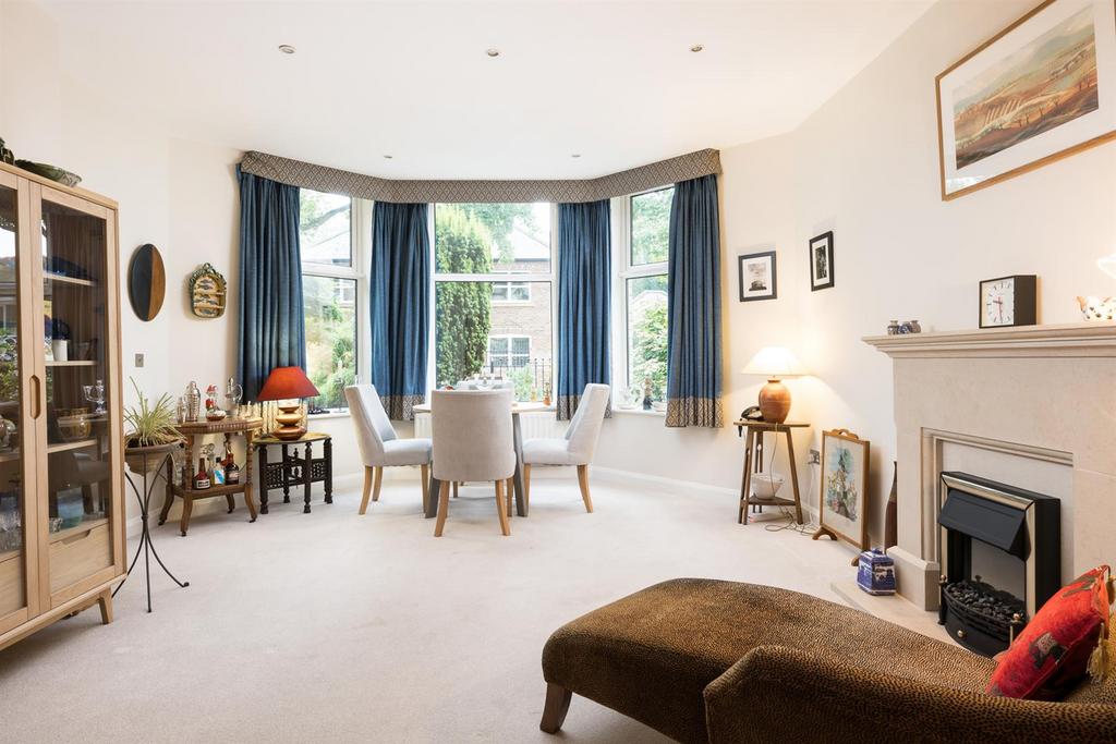 Sitting/Dining Room