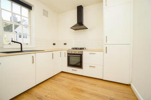 3 bedroom flat for sale, The Bourne, Old Town, Hastings