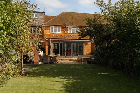 8 Darcy Road, Ashtead, KT21 1SL