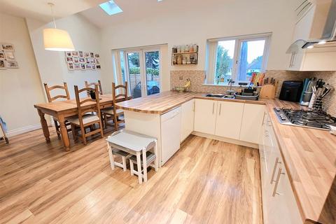 56 Benedon Road, Sheldon, Birmingham, B26 2NJ