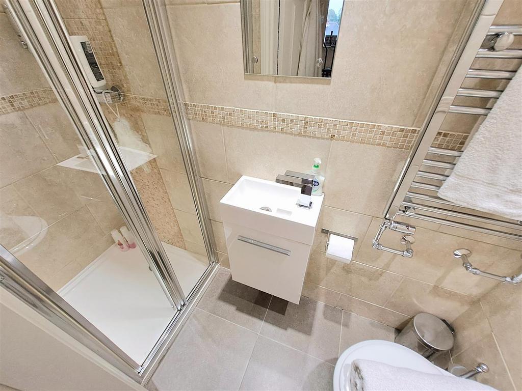 En Suite Shower Room