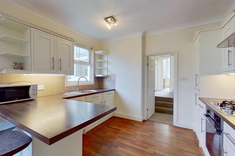 3 bedroom flat to rent, Penwith Road, London