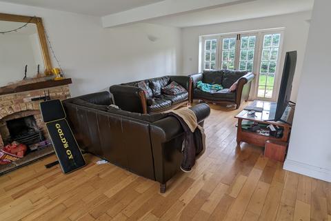 7 bedroom detached house to rent, Lacewood Gardens, Reading RG2