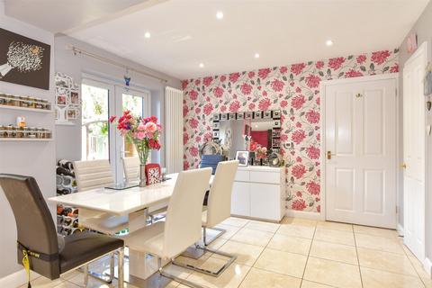 4 bedroom detached house for sale, Wheler Court, Faversham, Kent