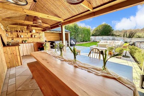 5 bedroom detached house for sale, Auger Close, Hartlip, Sittingbourne, Kent