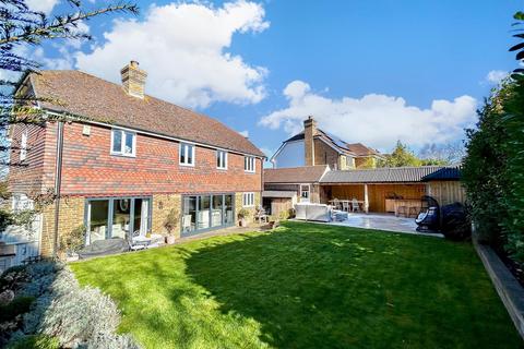 1 Auger Close, Hartlip, Sittingbourne, ME9 7BS