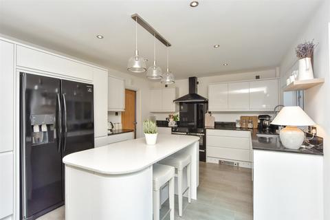 1 Auger Close, Hartlip, Sittingbourne, ME9 7BS