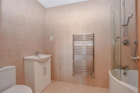 74 Ringway Road, Park Street, St Albans, AL2 2RD