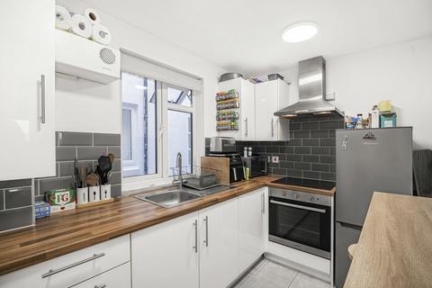 2 bedroom apartment to rent, Kennington Lane, London, SE11
