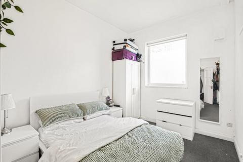 2 bedroom apartment to rent, Kennington Lane, London, SE11