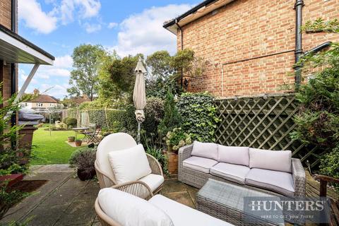 19 Bisley Close, Worcester Park, KT4 8PN